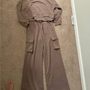 Wide-Leg Cargo Sweatpants in Taupe
